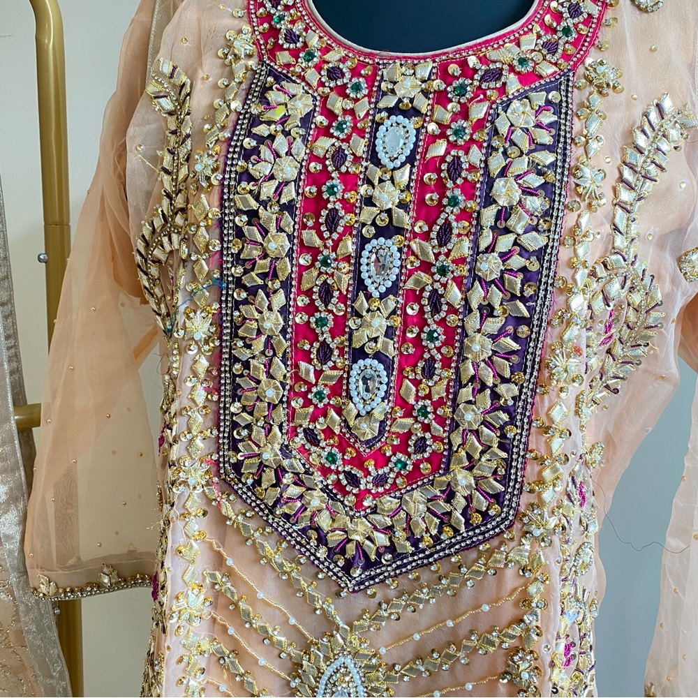 Embroidered Peach and Gold Traditional Dress shalwar kameez Mehndi - Picture 4 of 6